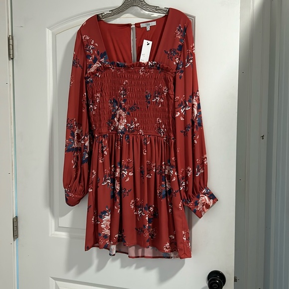 Vici long sleeve smocked dress - Picture 2 of 9